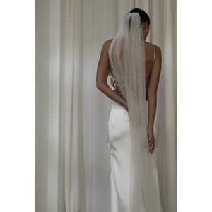 A.B. Ellie Hayden Pearl Edge Veil